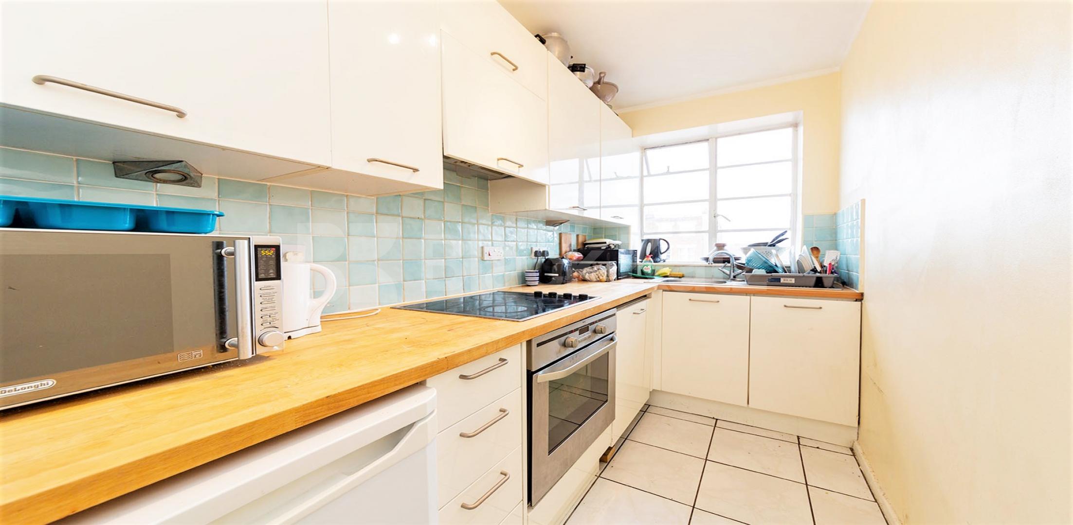 			HEATING and HOT WATER INCLUDED, 2 Bedroom, 1 bath, 1 reception Apartment			 Shepherds Bush Road, SHEPHERDS BUSH